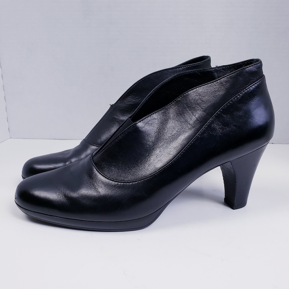 Paul Green Leather Plunge Heel Booties